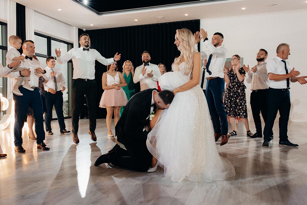 Energia radości: Zdjęcia z wyjątkowego przyjęcia ślubnego